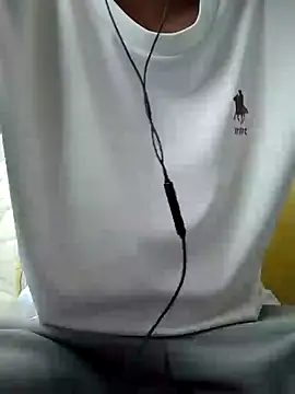 Snapshot of YAY-1 chatting on 12/15/24, 02:30 YAY-1 online show from 12/15/24, 02:30