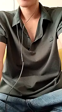 Snapshot of YAY-1 chatting on 12/18/24, 02:53 YAY-1 online show from 12/18/24, 02:53