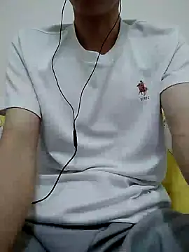 Snapshot of YAY-1 chatting on 01/01/25, 12:22 YAY-1 online show from 01/01/25, 12:22