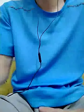 Snapshot of YAY-1 chatting on 01/05/25, 12:21 YAY-1 online show from 01/05/25, 12:21