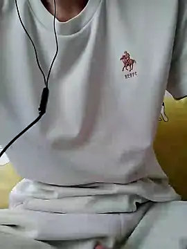 Snapshot of YAY-1 chatting on 01/10/25, 03:29 YAY-1 online show from 01/10/25, 03:29