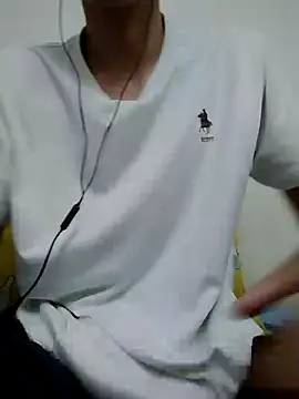 Snapshot of YAY-1 chatting on 01/11/25, 12:18 YAY-1 online show from 01/11/25, 12:18