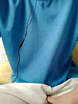 Snapshot of YAY-1 chatting on 01/20/25, 02:53 YAY-1 online show from 01/20/25, 02:53