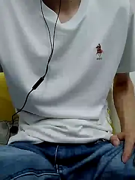 Snapshot of YAY-1 chatting on 01/20/25, 11:45 YAY-1 online show from 01/20/25, 11:45