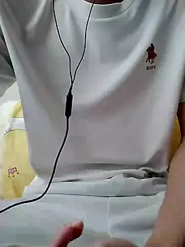 Snapshot of YAY-1 chatting on 01/31/25, 01:54 YAY-1 online show from 01/31/25, 01:54