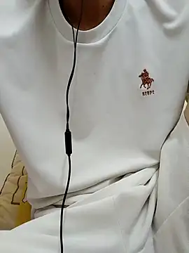 Snapshot of YAY-1 chatting on 01/31/25, 11:46 YAY-1 online show from 01/31/25, 11:46