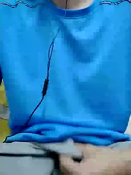 Snapshot of YAY-1 chatting on 02/01/25, 12:16 YAY-1 online show from 02/01/25, 12:16