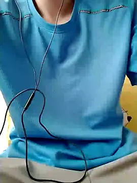 Snapshot of YAY-1 chatting on 02/02/25, 02:38 YAY-1 online show from 02/02/25, 02:38