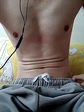 Snapshot of YAY-1 chatting on 02/05/25, 06:13 YAY-1 online show from 02/05/25, 06:13