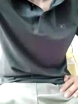 Snapshot of YAY-1 chatting on 02/14/25, 03:33 YAY-1 online show from 02/14/25, 03:33