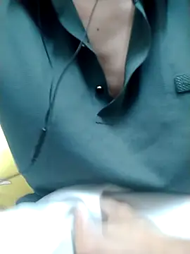 Snapshot of YAY-1 chatting on 02/22/25, 11:35 YAY-1 online show from 02/22/25, 11:35