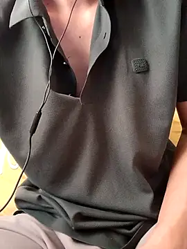 Snapshot of YAY-1 chatting on 02/23/25, 05:01 YAY-1 online show from 02/23/25, 05:01