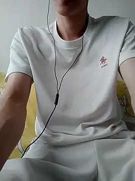 Snapshot of YAY-1 chatting on 02/26/25, 02:04 YAY-1 online show from 02/26/25, 02:04