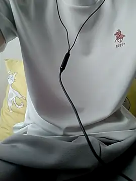 Snapshot of YAY-1 chatting on 03/02/25, 02:30 YAY-1 online show from 03/02/25, 02:30