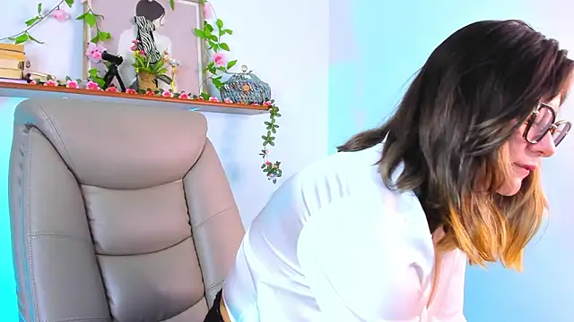 Chanelll Taylorr  online show from 03/06/26, 12:56