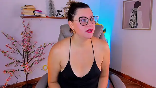 Chanelll Taylorr  online show from 06/11/26, 10:24