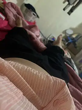 Snapshot of Milk_Mom99 chatting on 12/06/24, 08:37 Milk Mom99 online show from 12/06/24, 08:37