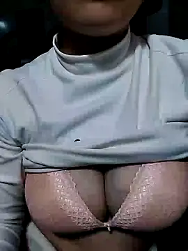 Snapshot of Milk_Mom99 chatting on 12/22/24, 03:11 Milk Mom99 online show from 12/22/24, 03:11