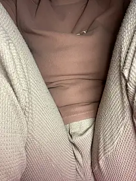 Snapshot of Milk_Mom99 chatting on 12/28/24, 06:28 Milk Mom99 online show from 12/28/24, 06:28