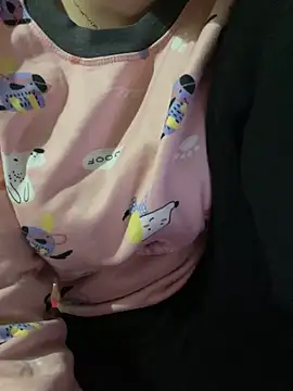 Snapshot of Milk_Mom99 chatting on 02/28/25, 05:37 Milk Mom99 online show from 02/28/25, 05:37