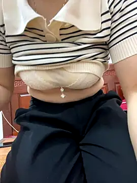 Snapshot of Milk_Mom99 chatting on 11/01/25, 04:58 Milk Mom99 online show from 11/01/25, 04:58