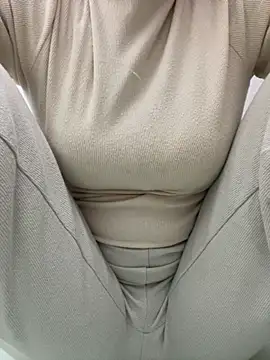 Snapshot of Milk_Mom99 chatting on 11/05/25, 07:08 Milk Mom99 online show from 11/05/25, 07:08