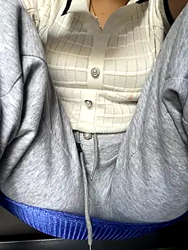 Snapshot of Milk_Mom99 chatting on 11/26/25, 01:39 Milk Mom99 online show from 11/26/25, 01:39