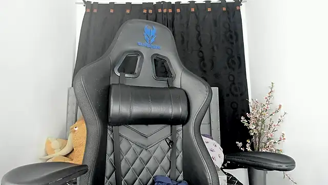 Snapshot of Lau_Beauty chatting on 03/19/25, 10:11 Lau Beauty online show from 03/19/25, 10:11