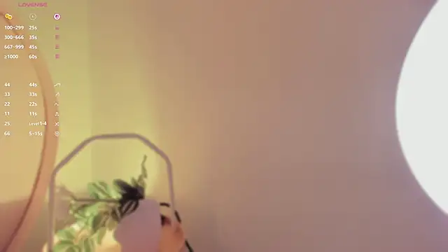 katiepeach  online show from 10/06/25, 11:51