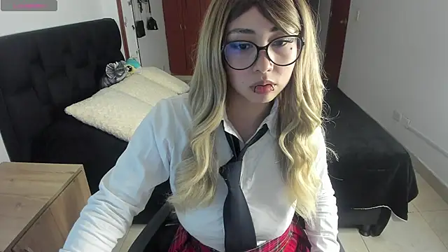 Fiore Sanz  online show from 03/11/25, 01:37