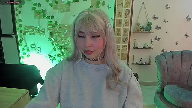 Fiore Sanz  online show from 04/06/26, 03:04