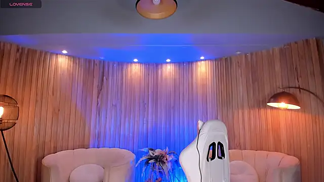 Snapshot of SamanthaKlein_ chatting on 02/20/25, 03:45 SamanthaKlein online show from 02/20/25, 03:45