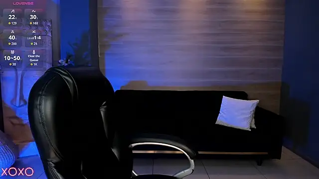 Snapshot of SamanthaKlein_ chatting on 10/23/25, 04:12 SamanthaKlein online show from 10/23/25, 04:12