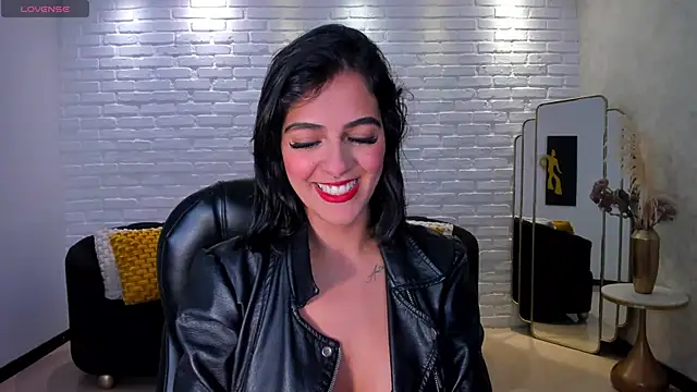 VictoriaMilan  online show from 12/06/24, 08:29