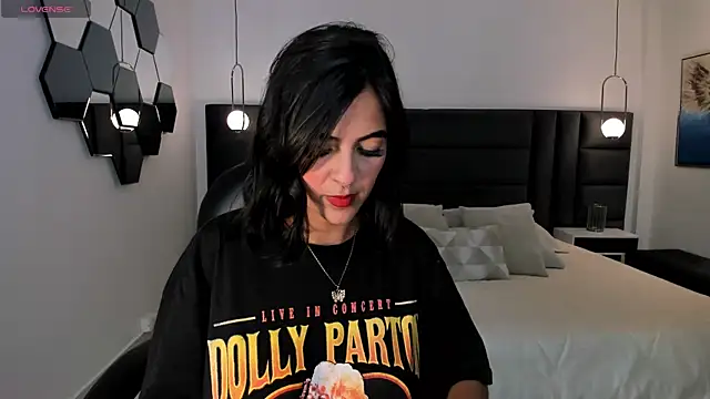 VictoriaMilan  online show from 12/11/24, 08:28