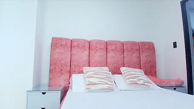 Snapshot of kendal_rossi chatting on 11/14/25, 12:04 kendal rossi online show from 11/14/25, 12:04