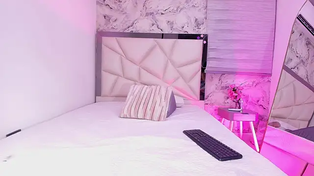 kendal rossi online show from 04/12/26, 03:22