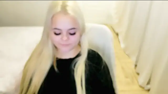 Snapshot of lovely-eyes chatting on 12/08/24, 04:14 lovely-eyes online show from 12/08/24, 04:14