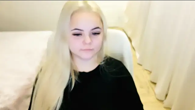 Snapshot of lovely-eyes chatting on 12/08/24, 08:47 lovely-eyes online show from 12/08/24, 08:47