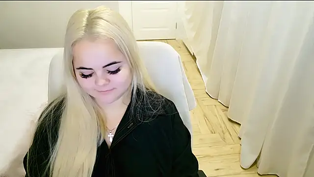 Snapshot of lovely-eyes chatting on 12/11/24, 10:27 lovely-eyes online show from 12/11/24, 10:27