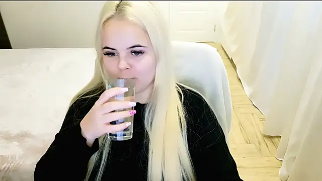 Snapshot of lovely-eyes chatting on 12/21/24, 06:30 lovely-eyes online show from 12/21/24, 06:30