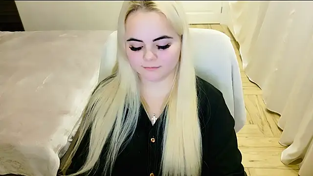 Snapshot of lovely-eyes chatting on 02/13/25, 11:04 lovely-eyes online show from 02/13/25, 11:04