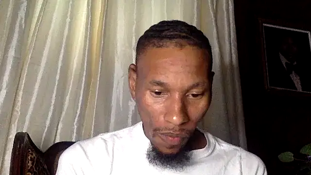 Snapshot of KingDerRico chatting on 10/15/25, 10:10 KingDerRico online show from 10/15/25, 10:10