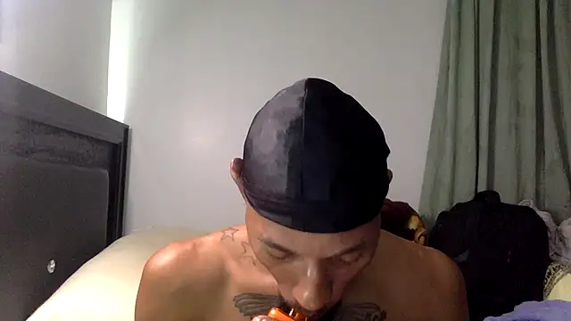 Snapshot of KingDerRico chatting on 11/12/25, 03:40 KingDerRico online show from 11/12/25, 03:40