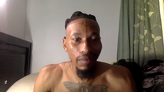 Snapshot of KingDerRico chatting on 11/18/25, 02:10 KingDerRico online show from 11/18/25, 02:10