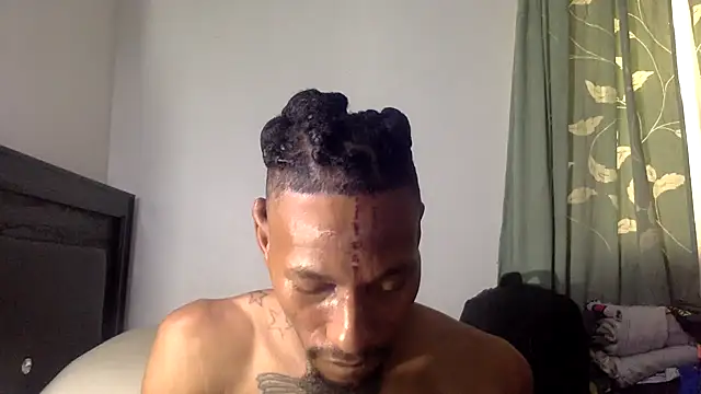 Snapshot of KingDerRico chatting on 11/19/25, 04:07 KingDerRico online show from 11/19/25, 04:07