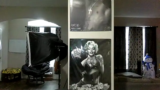 Snapshot of KingDerRico chatting on 12/05/25, 06:04 KingDerRico online show from 12/05/25, 06:04