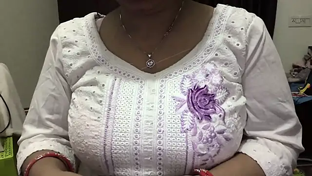 Snapshot of Gulaboo_bhabi chatting on 02/03/25, 04:10 Gulaboo bhabi online show from 02/03/25, 04:10