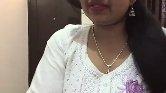 Snapshot of Gulaboo_bhabi chatting on 03/11/25, 05:16 Gulaboo bhabi online show from 03/11/25, 05:16