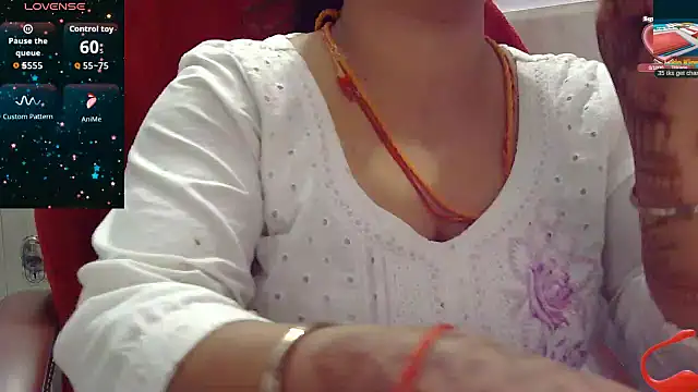 Snapshot of Gulaboo_bhabi chatting on 10/11/25, 01:42 Gulaboo bhabi online show from 10/11/25, 01:42